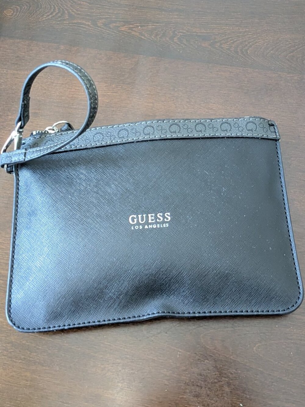 GUESS Caspian Women’s Black Logo Zip Coin Wristlet Wallet .